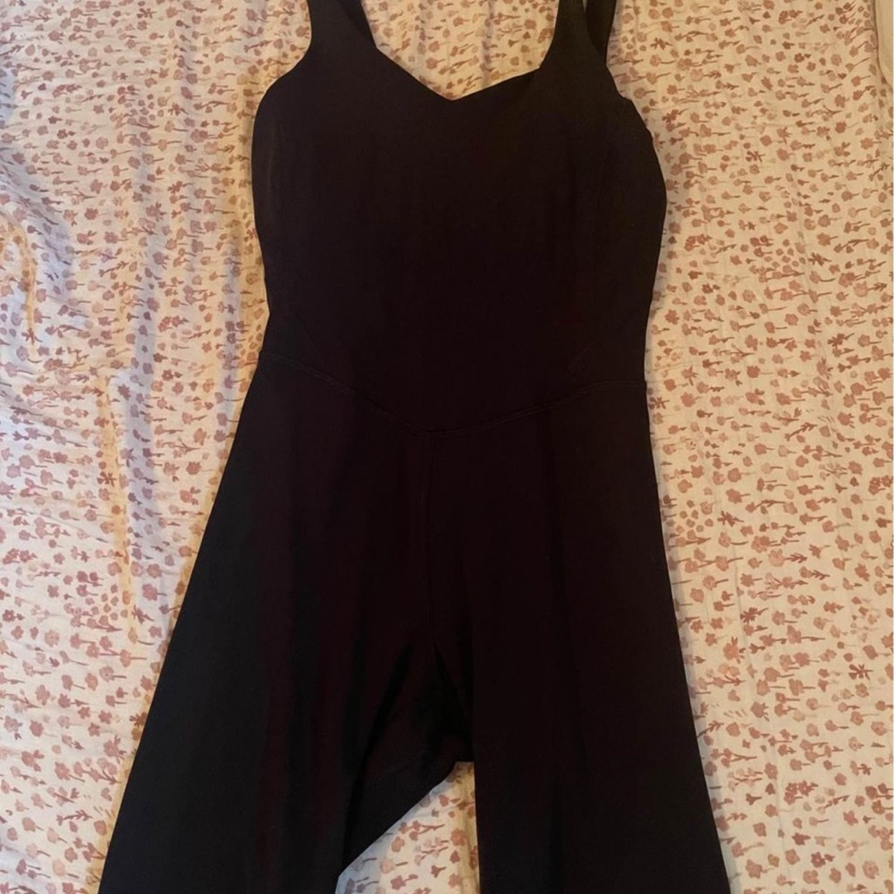 Lululemon onsie - size 4 . - Picture 1 of 3